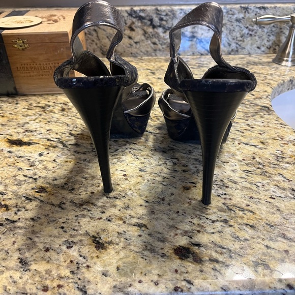 Guess Metallic Snake Print Heels in Sz 8.5 - Picture 3 of 6